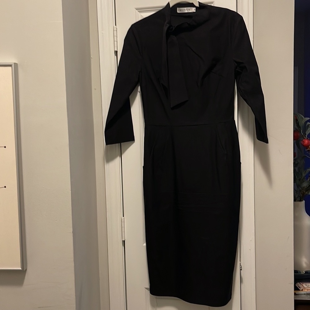 Black fitted dress with pockets (Medium)